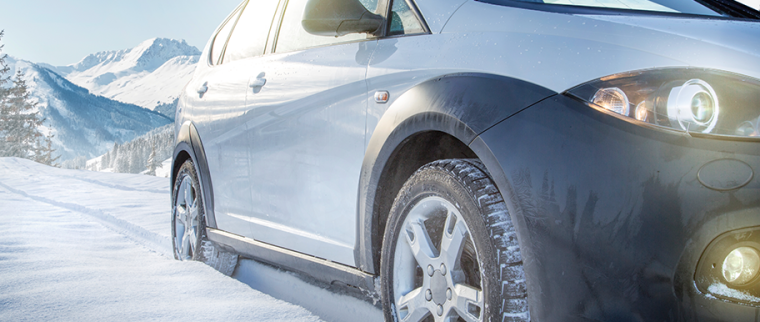Voiture sur neige